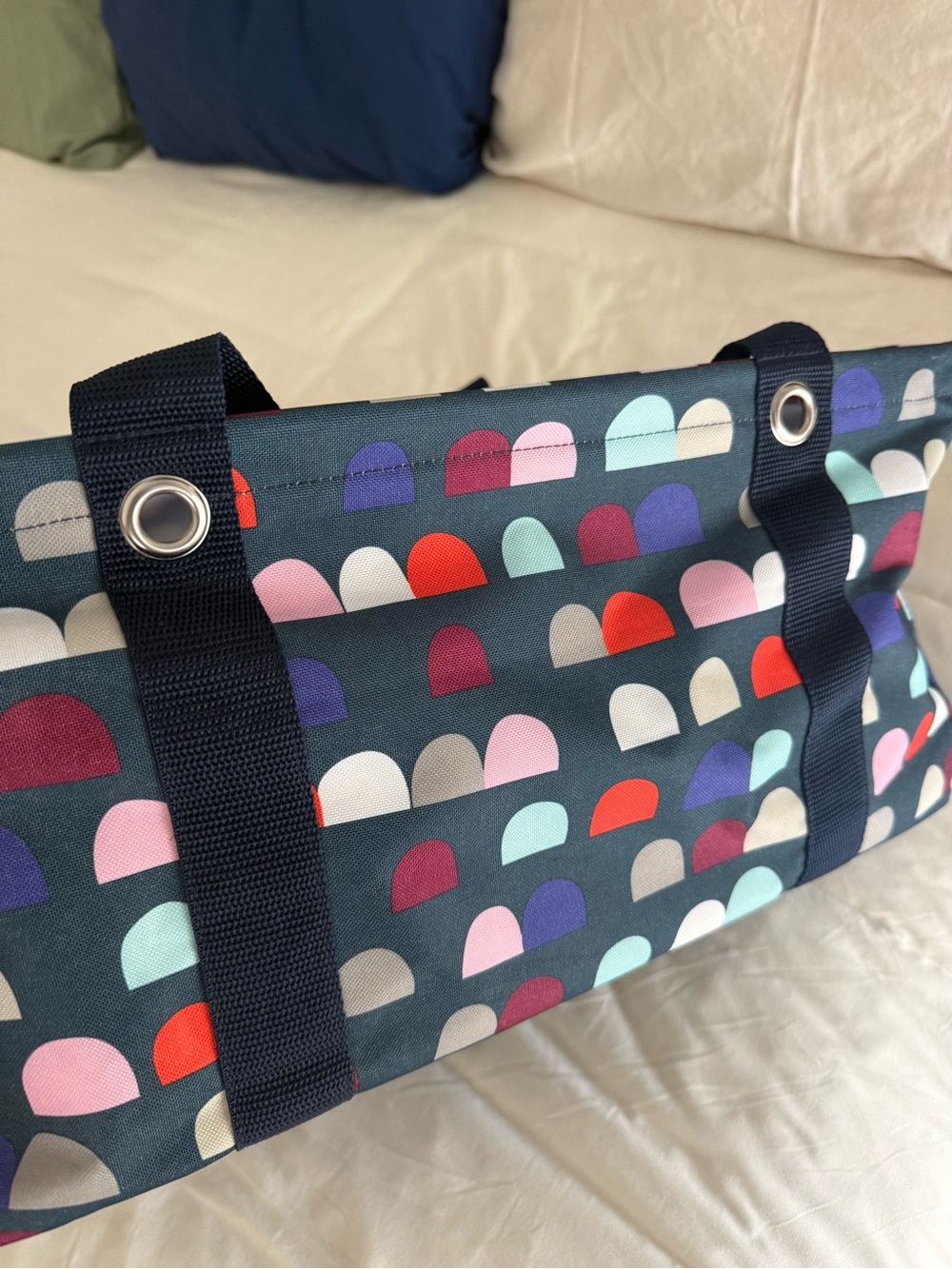 Thirty-One Medium Utility Tote - Gumdrop
Spots - Picture 4 of 6